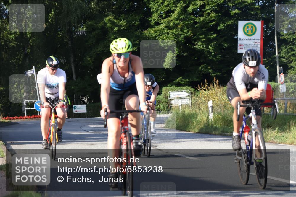 25.08.2024 - Elbe Triathlon Hamburg Fuchs,  Jonas http://msf.ph/oto/6853238 25.08.2024 09:16:35 Radfahren 127, 118, 254, 123, 173, 314 meine-sportfotos.de