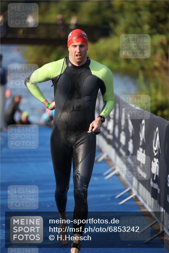 25.08.2024 - Elbe Triathlon Hamburg H.Heesch http://msf.ph/oto/6853242 25.08.2024 09:01:07 Schwimmen 226, 238, 270, 284, 309 meine-sportfotos.de