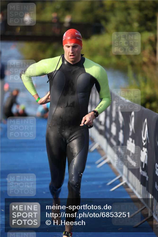 25.08.2024 - Elbe Triathlon Hamburg H.Heesch http://msf.ph/oto/6853251 25.08.2024 09:01:07 Schwimmen 226, 238, 270, 284, 309 meine-sportfotos.de