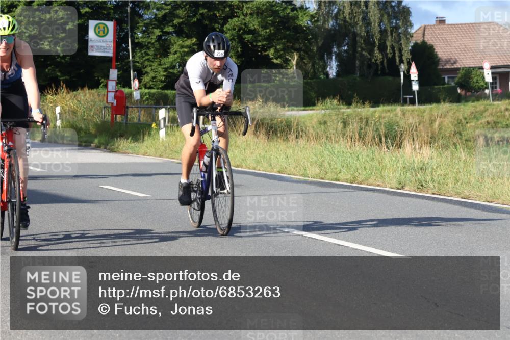 25.08.2024 - Elbe Triathlon Hamburg Fuchs,  Jonas http://msf.ph/oto/6853263 25.08.2024 09:16:35 Radfahren 127, 118, 254, 123, 173, 314 meine-sportfotos.de