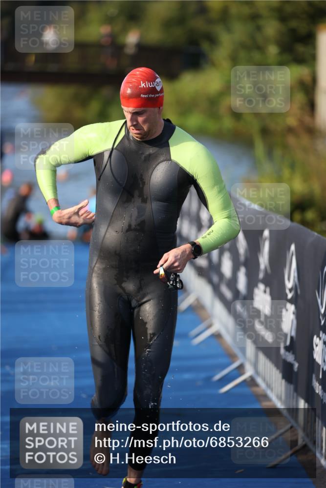 25.08.2024 - Elbe Triathlon Hamburg H.Heesch http://msf.ph/oto/6853266 25.08.2024 09:01:07 Schwimmen 226, 238, 270, 284, 309 meine-sportfotos.de