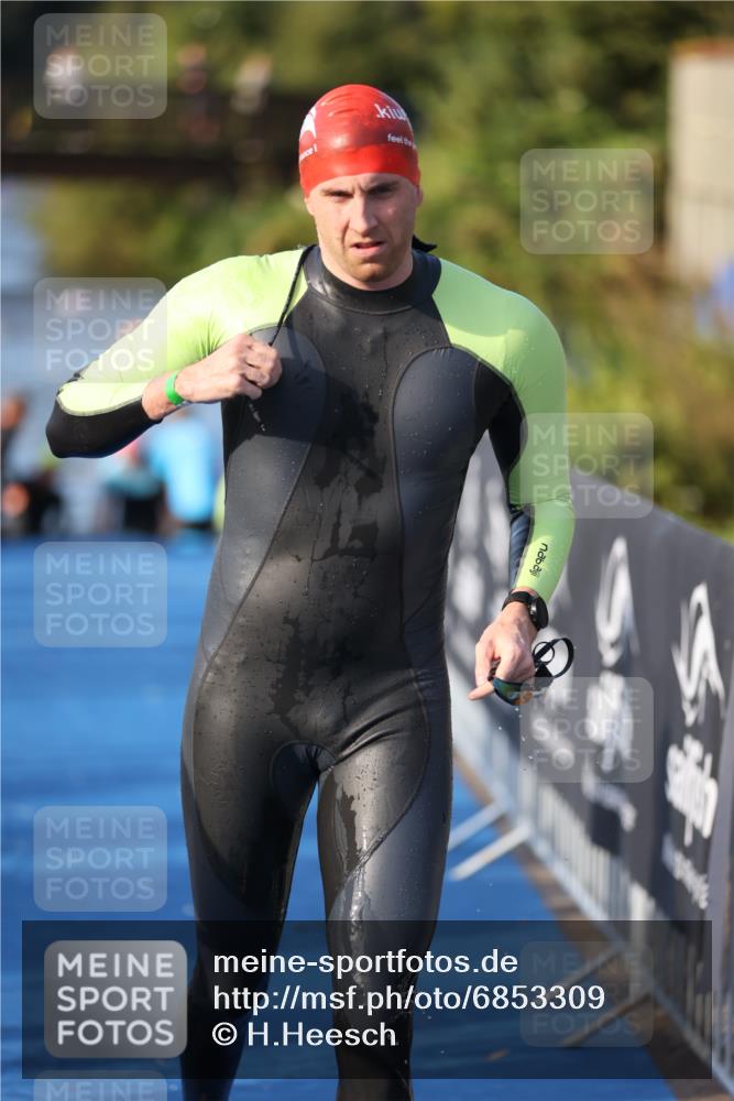 25.08.2024 - Elbe Triathlon Hamburg H.Heesch http://msf.ph/oto/6853309 25.08.2024 09:01:07 Schwimmen 226, 238, 270, 284, 309 meine-sportfotos.de