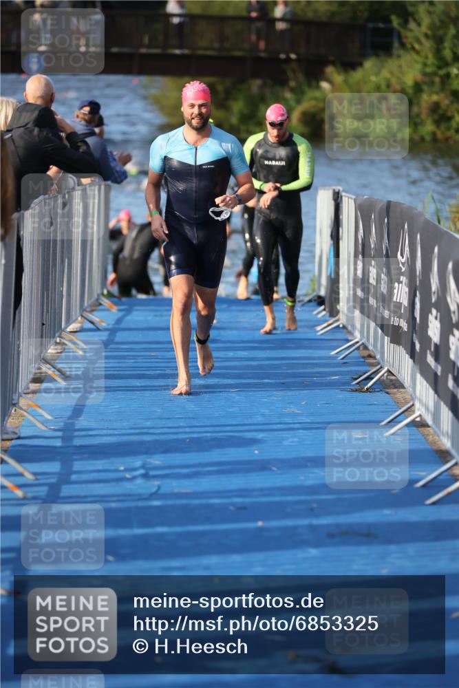 25.08.2024 - Elbe Triathlon Hamburg H.Heesch http://msf.ph/oto/6853325 25.08.2024 09:01:16 Schwimmen 175, 210, 238, 270, 284, 293, 309, 318 meine-sportfotos.de