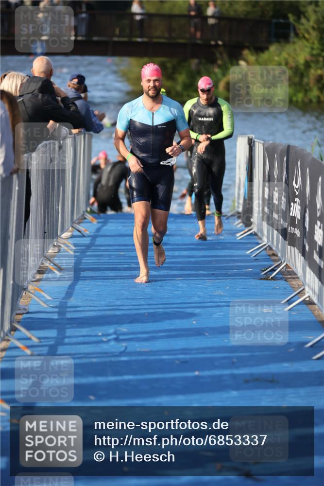 25.08.2024 - Elbe Triathlon Hamburg H.Heesch http://msf.ph/oto/6853337 25.08.2024 09:01:16 Schwimmen 175, 210, 238, 270, 284, 293, 309, 318 meine-sportfotos.de