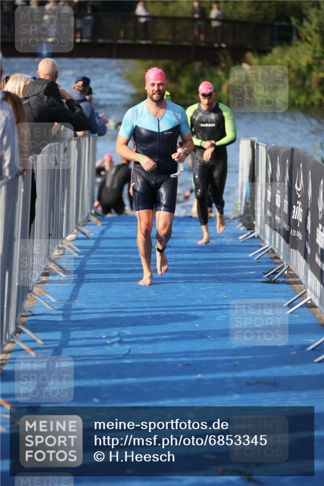 25.08.2024 - Elbe Triathlon Hamburg H.Heesch http://msf.ph/oto/6853345 25.08.2024 09:01:16 Schwimmen 175, 210, 238, 270, 284, 293, 309, 318 meine-sportfotos.de