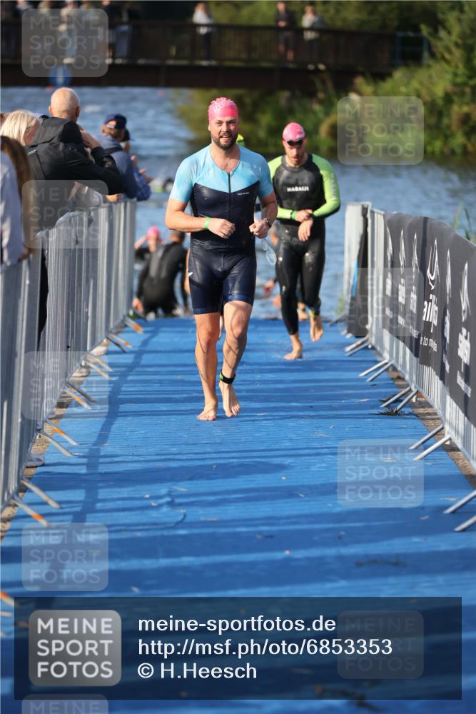 25.08.2024 - Elbe Triathlon Hamburg H.Heesch http://msf.ph/oto/6853353 25.08.2024 09:01:16 Schwimmen 175, 210, 238, 270, 284, 293, 309, 318 meine-sportfotos.de