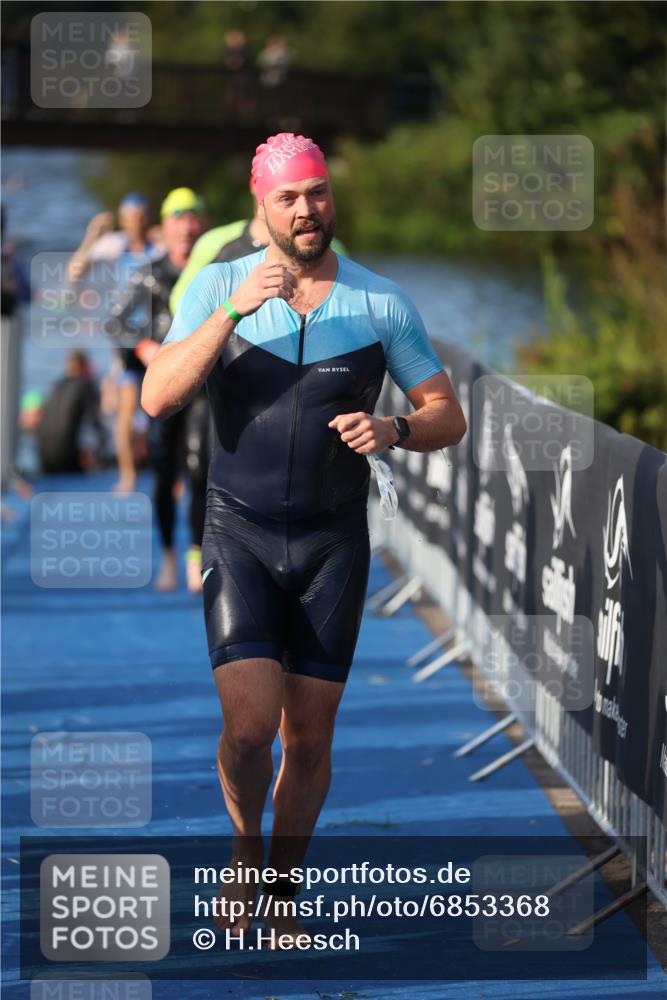 25.08.2024 - Elbe Triathlon Hamburg H.Heesch http://msf.ph/oto/6853368 25.08.2024 09:01:18 Schwimmen 175, 210, 238, 270, 284, 293, 309, 318 meine-sportfotos.de