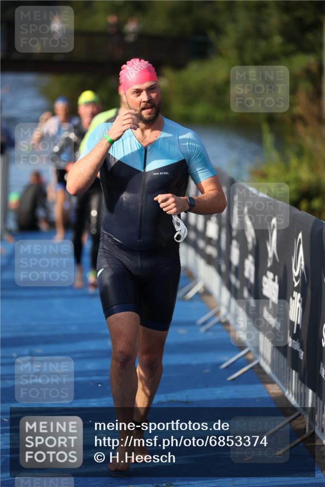 25.08.2024 - Elbe Triathlon Hamburg H.Heesch http://msf.ph/oto/6853374 25.08.2024 09:01:19 Schwimmen 175, 210, 238, 270, 284, 293, 309, 318 meine-sportfotos.de