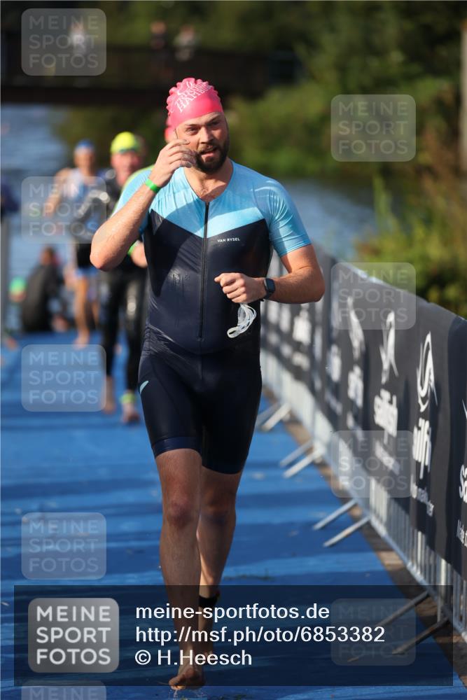 25.08.2024 - Elbe Triathlon Hamburg H.Heesch http://msf.ph/oto/6853382 25.08.2024 09:01:19 Schwimmen 175, 210, 238, 270, 284, 293, 309, 318 meine-sportfotos.de