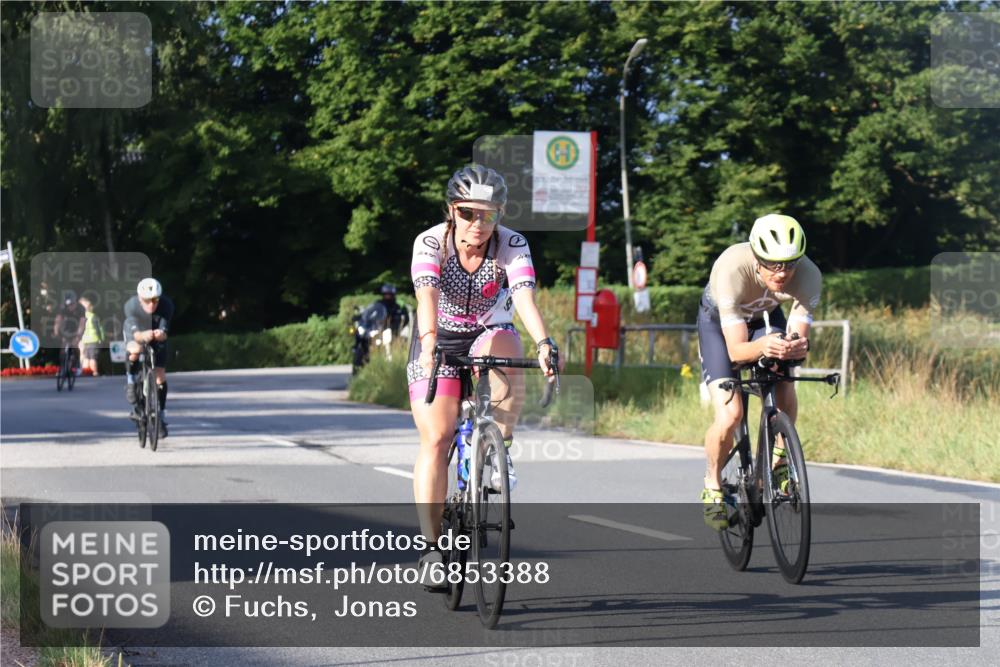25.08.2024 - Elbe Triathlon Hamburg Fuchs,  Jonas http://msf.ph/oto/6853388 25.08.2024 09:16:55 Radfahren 106, 108, 277, 59 meine-sportfotos.de