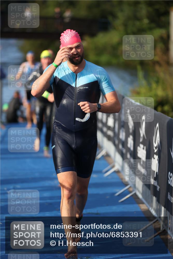 25.08.2024 - Elbe Triathlon Hamburg H.Heesch http://msf.ph/oto/6853391 25.08.2024 09:01:19 Schwimmen 175, 210, 238, 270, 284, 293, 309, 318 meine-sportfotos.de