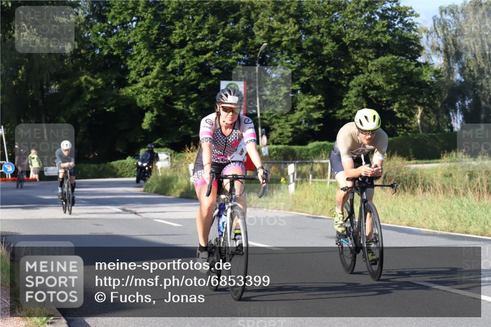 25.08.2024 - Elbe Triathlon Hamburg Fuchs,  Jonas http://msf.ph/oto/6853399 25.08.2024 09:16:55 Radfahren 106, 108, 277, 59 meine-sportfotos.de