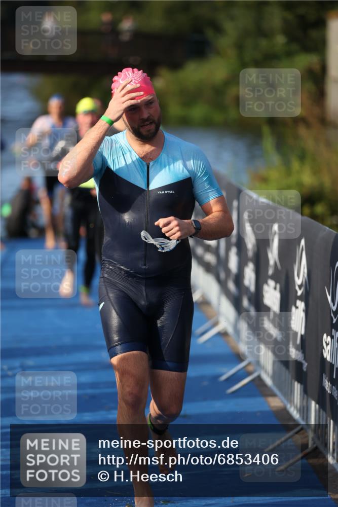 25.08.2024 - Elbe Triathlon Hamburg H.Heesch http://msf.ph/oto/6853406 25.08.2024 09:01:19 Schwimmen 175, 210, 238, 270, 284, 293, 309, 318 meine-sportfotos.de