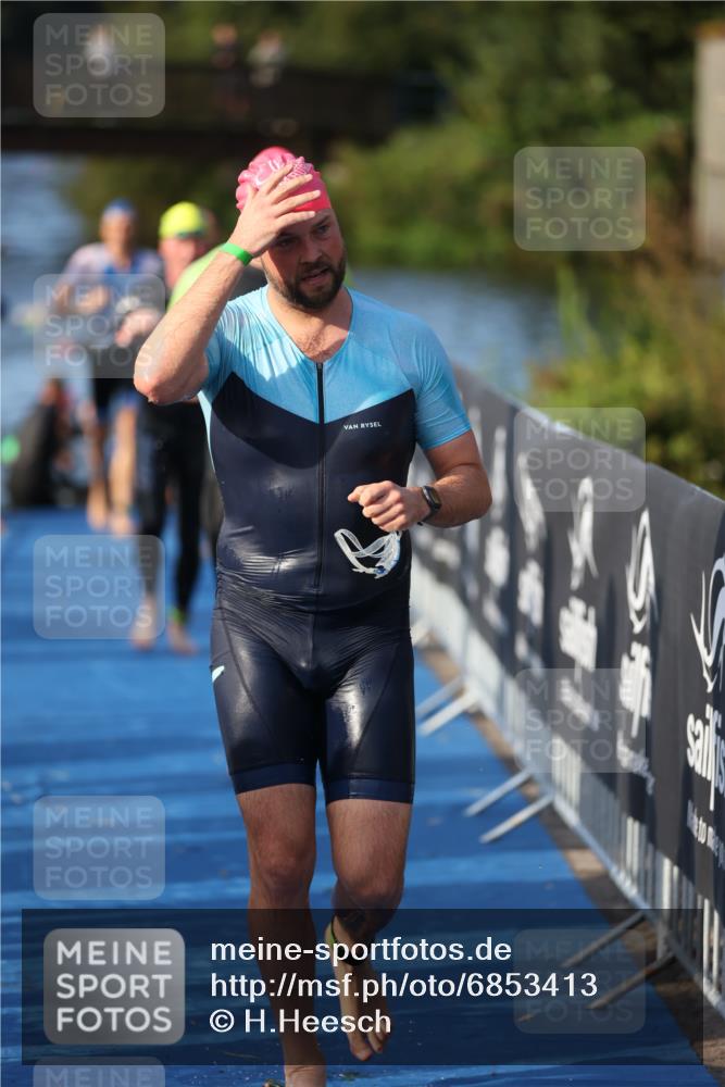 25.08.2024 - Elbe Triathlon Hamburg H.Heesch http://msf.ph/oto/6853413 25.08.2024 09:01:19 Schwimmen 175, 210, 238, 270, 284, 293, 309, 318 meine-sportfotos.de