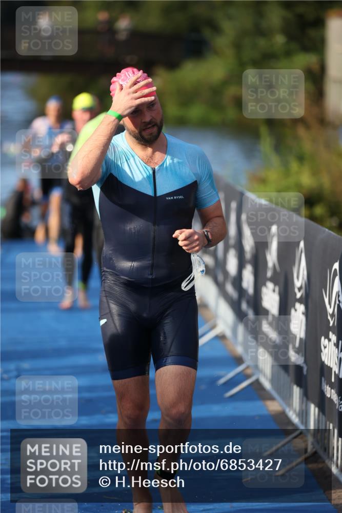 25.08.2024 - Elbe Triathlon Hamburg H.Heesch http://msf.ph/oto/6853427 25.08.2024 09:01:19 Schwimmen 175, 210, 238, 270, 284, 293, 309, 318 meine-sportfotos.de