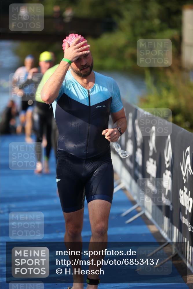 25.08.2024 - Elbe Triathlon Hamburg H.Heesch http://msf.ph/oto/6853437 25.08.2024 09:01:19 Schwimmen 175, 210, 238, 270, 284, 293, 309, 318 meine-sportfotos.de