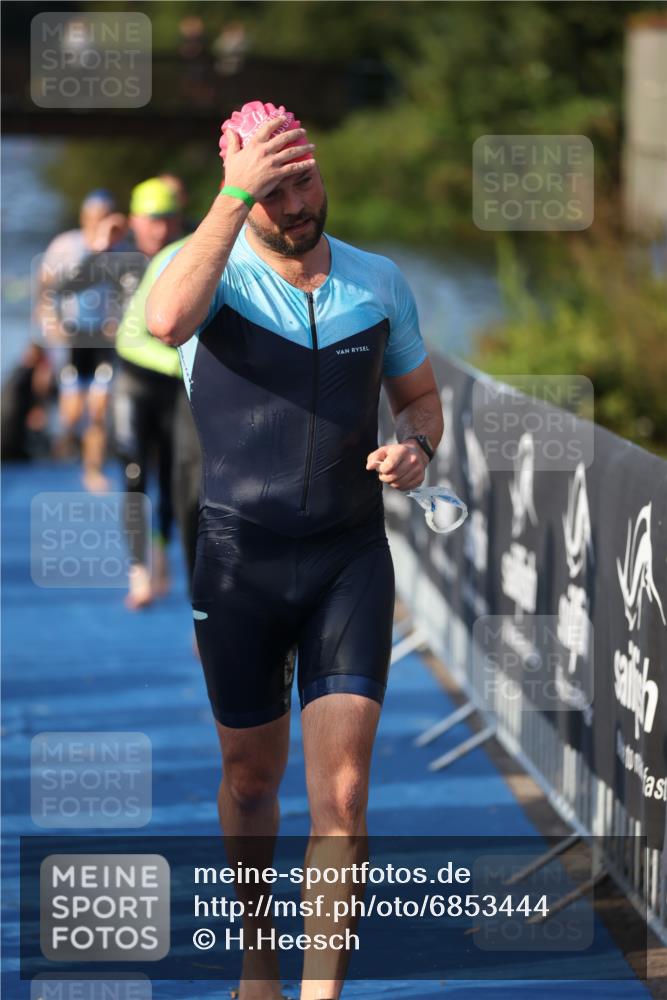 25.08.2024 - Elbe Triathlon Hamburg H.Heesch http://msf.ph/oto/6853444 25.08.2024 09:01:19 Schwimmen 175, 210, 238, 270, 284, 293, 309, 318 meine-sportfotos.de