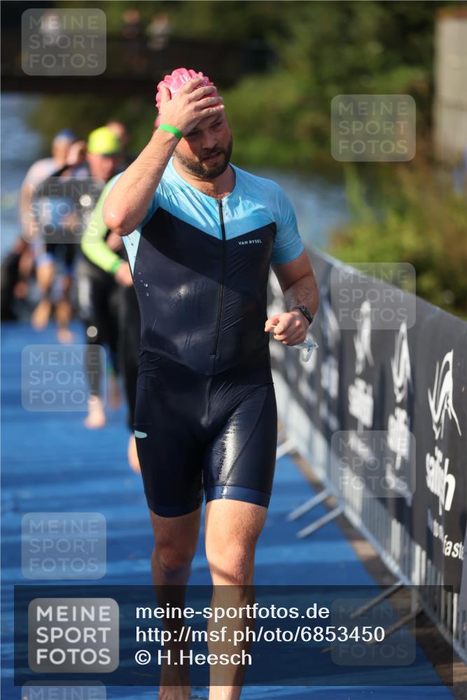 25.08.2024 - Elbe Triathlon Hamburg H.Heesch http://msf.ph/oto/6853450 25.08.2024 09:01:19 Schwimmen 175, 210, 238, 270, 284, 293, 309, 318 meine-sportfotos.de