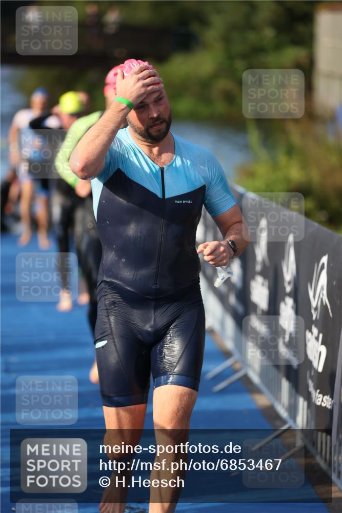 25.08.2024 - Elbe Triathlon Hamburg H.Heesch http://msf.ph/oto/6853467 25.08.2024 09:01:19 Schwimmen 175, 210, 238, 270, 284, 293, 309, 318 meine-sportfotos.de