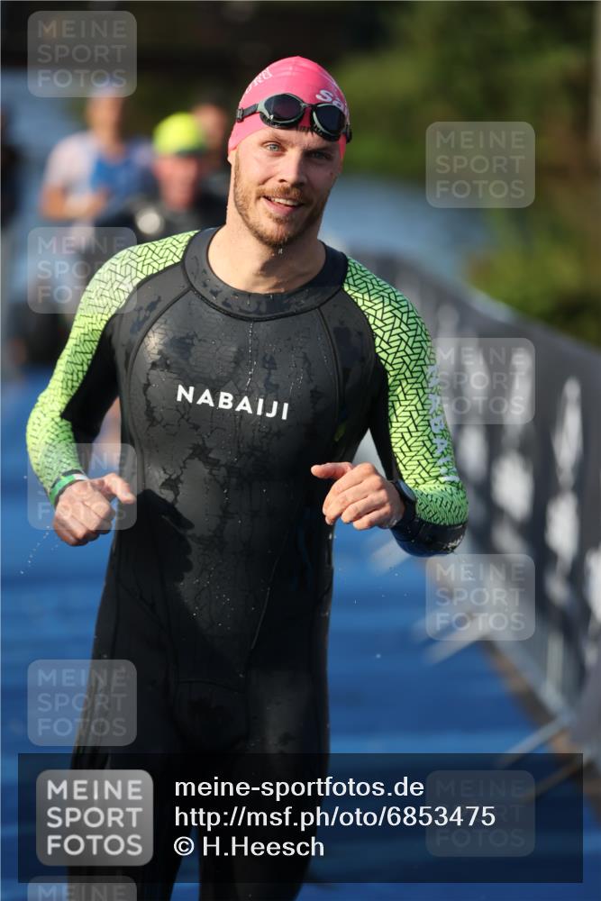 25.08.2024 - Elbe Triathlon Hamburg H.Heesch http://msf.ph/oto/6853475 25.08.2024 09:01:21 Schwimmen 175, 210, 238, 270, 284, 293, 309, 318 meine-sportfotos.de
