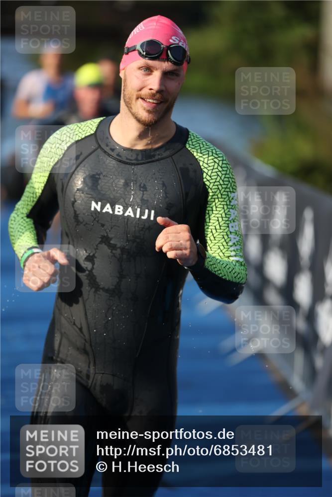 25.08.2024 - Elbe Triathlon Hamburg H.Heesch http://msf.ph/oto/6853481 25.08.2024 09:01:21 Schwimmen 175, 210, 238, 270, 284, 293, 309, 318 meine-sportfotos.de
