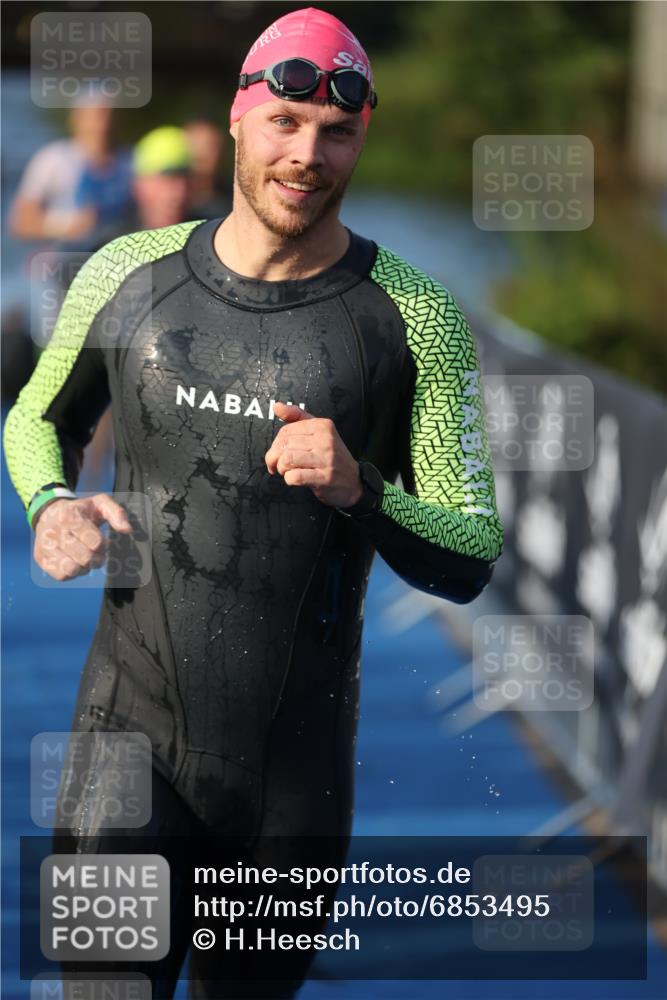 25.08.2024 - Elbe Triathlon Hamburg H.Heesch http://msf.ph/oto/6853495 25.08.2024 09:01:21 Schwimmen 175, 210, 238, 270, 284, 293, 309, 318 meine-sportfotos.de