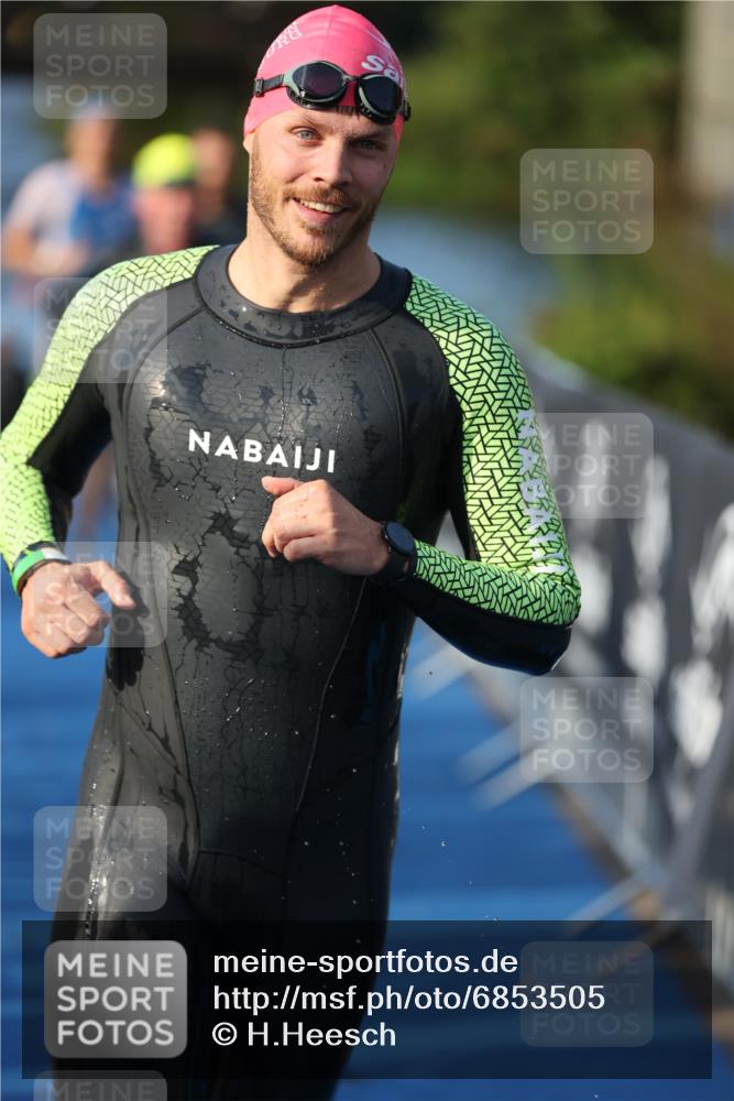 25.08.2024 - Elbe Triathlon Hamburg H.Heesch http://msf.ph/oto/6853505 25.08.2024 09:01:21 Schwimmen 175, 210, 238, 270, 284, 293, 309, 318 meine-sportfotos.de