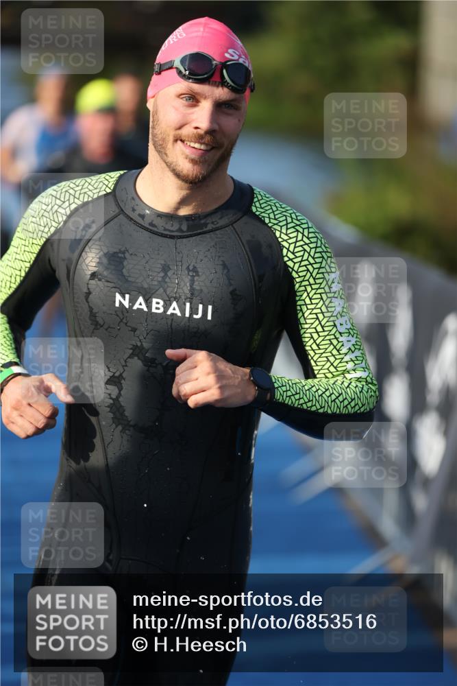 25.08.2024 - Elbe Triathlon Hamburg H.Heesch http://msf.ph/oto/6853516 25.08.2024 09:01:21 Schwimmen 175, 210, 238, 270, 284, 293, 309, 318 meine-sportfotos.de