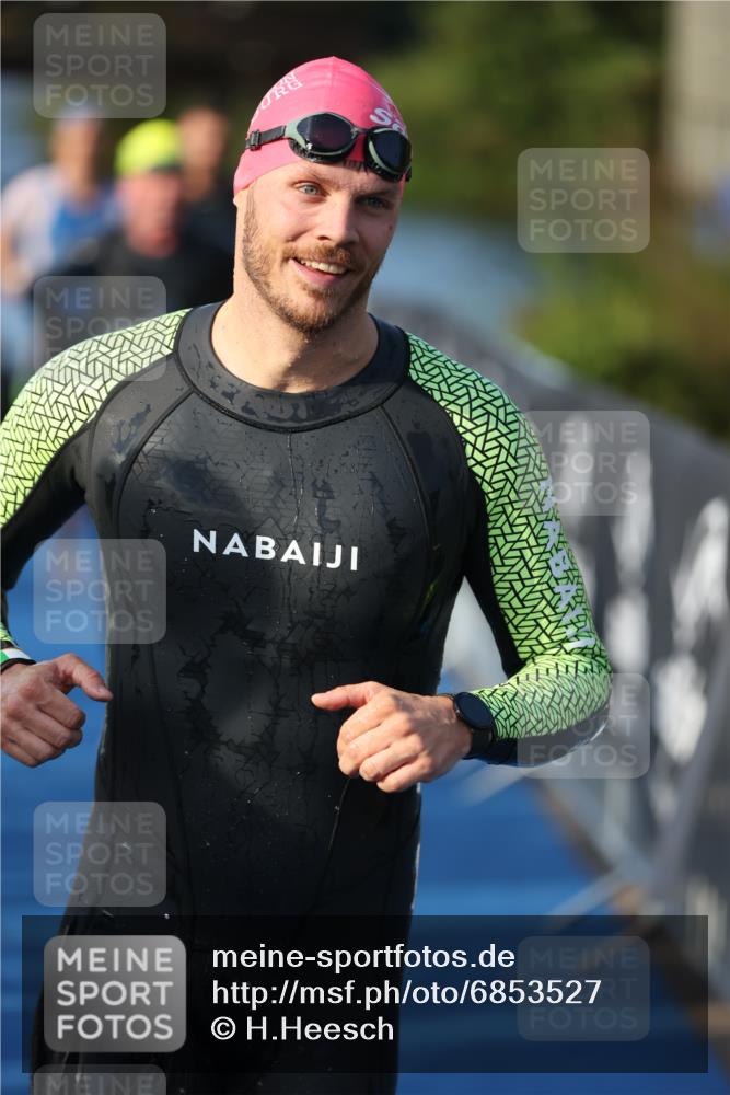 25.08.2024 - Elbe Triathlon Hamburg H.Heesch http://msf.ph/oto/6853527 25.08.2024 09:01:21 Schwimmen 175, 210, 238, 270, 284, 293, 309, 318 meine-sportfotos.de