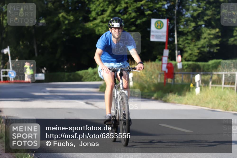 25.08.2024 - Elbe Triathlon Hamburg Fuchs,  Jonas http://msf.ph/oto/6853556 25.08.2024 09:17:17 Radfahren 255 meine-sportfotos.de