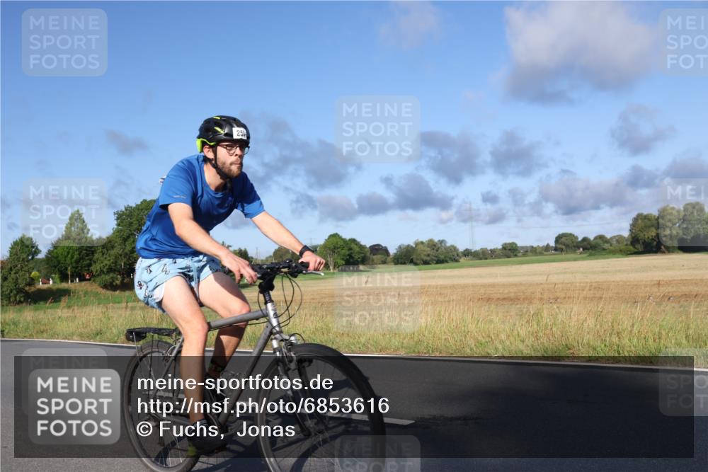 25.08.2024 - Elbe Triathlon Hamburg Fuchs,  Jonas http://msf.ph/oto/6853616 25.08.2024 09:17:18 Radfahren 255 meine-sportfotos.de