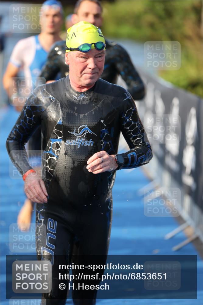 25.08.2024 - Elbe Triathlon Hamburg H.Heesch http://msf.ph/oto/6853651 25.08.2024 09:01:24 Schwimmen 175, 210, 215, 238, 270, 284, 293, 309, 318 meine-sportfotos.de