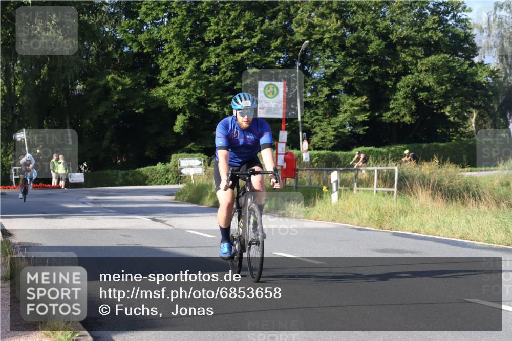 25.08.2024 - Elbe Triathlon Hamburg Fuchs,  Jonas http://msf.ph/oto/6853658 25.08.2024 09:17:31 Radfahren 321, 256, 257 meine-sportfotos.de