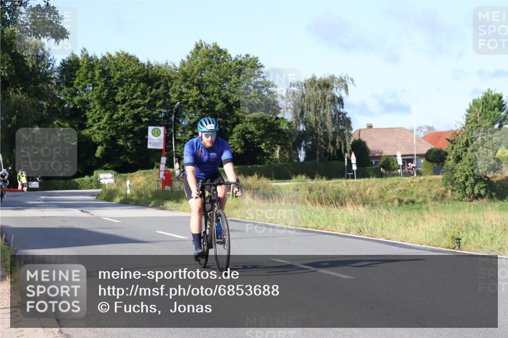 25.08.2024 - Elbe Triathlon Hamburg Fuchs,  Jonas http://msf.ph/oto/6853688 25.08.2024 09:17:32 Radfahren 321, 256, 257 meine-sportfotos.de