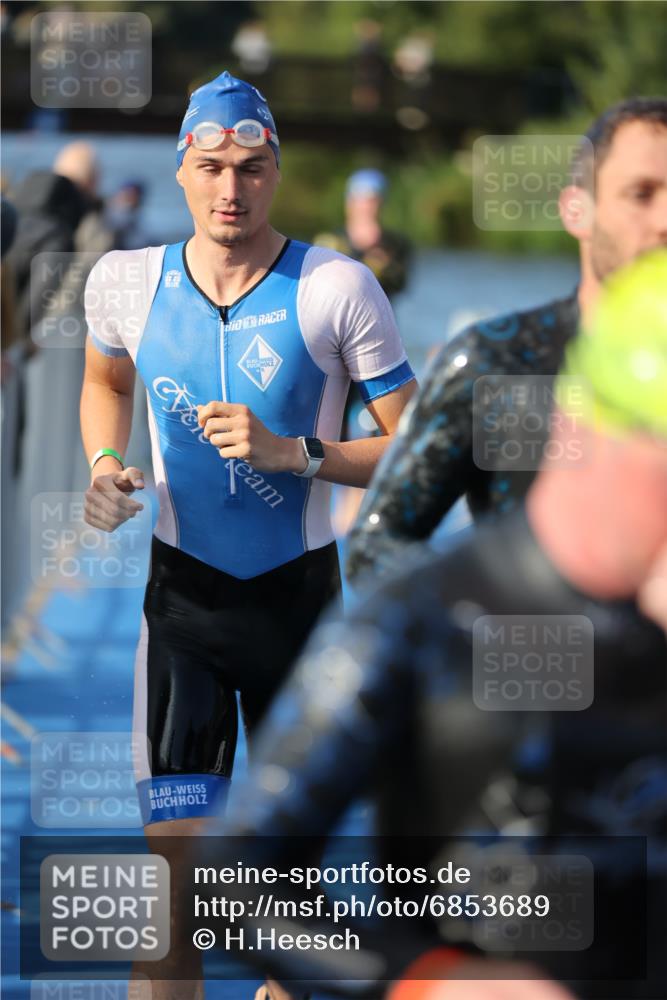 25.08.2024 - Elbe Triathlon Hamburg H.Heesch http://msf.ph/oto/6853689 25.08.2024 09:01:25 Schwimmen 175, 210, 215, 238, 270, 284, 293, 318 meine-sportfotos.de