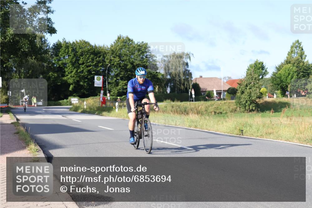 25.08.2024 - Elbe Triathlon Hamburg Fuchs,  Jonas http://msf.ph/oto/6853694 25.08.2024 09:17:32 Radfahren 321, 256, 257 meine-sportfotos.de