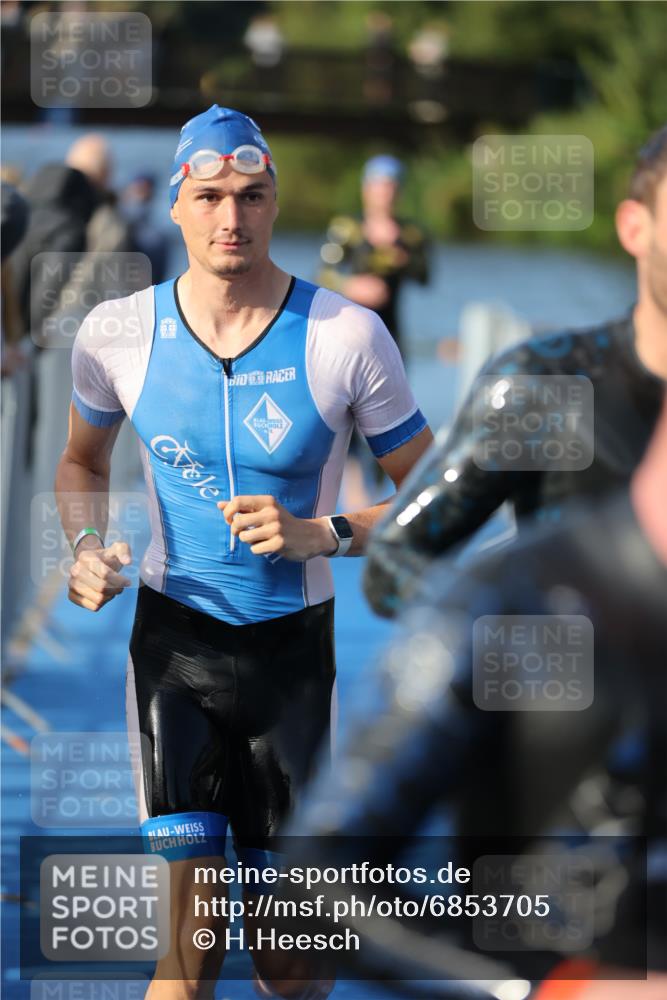 25.08.2024 - Elbe Triathlon Hamburg H.Heesch http://msf.ph/oto/6853705 25.08.2024 09:01:25 Schwimmen 175, 210, 215, 238, 270, 284, 293, 318 meine-sportfotos.de