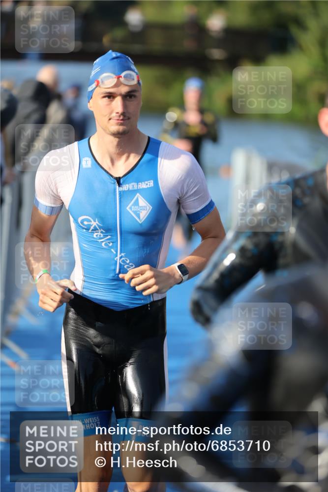 25.08.2024 - Elbe Triathlon Hamburg H.Heesch http://msf.ph/oto/6853710 25.08.2024 09:01:25 Schwimmen 175, 210, 215, 238, 270, 284, 293, 318 meine-sportfotos.de