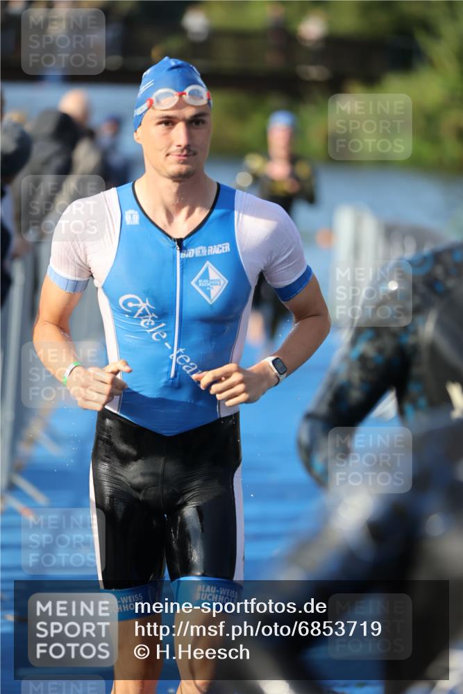 25.08.2024 - Elbe Triathlon Hamburg H.Heesch http://msf.ph/oto/6853719 25.08.2024 09:01:25 Schwimmen 175, 210, 215, 238, 270, 284, 293, 318 meine-sportfotos.de