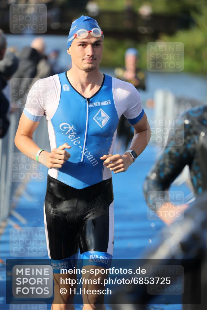 25.08.2024 - Elbe Triathlon Hamburg H.Heesch http://msf.ph/oto/6853725 25.08.2024 09:01:26 Schwimmen 175, 210, 215, 238, 270, 284, 293, 318 meine-sportfotos.de