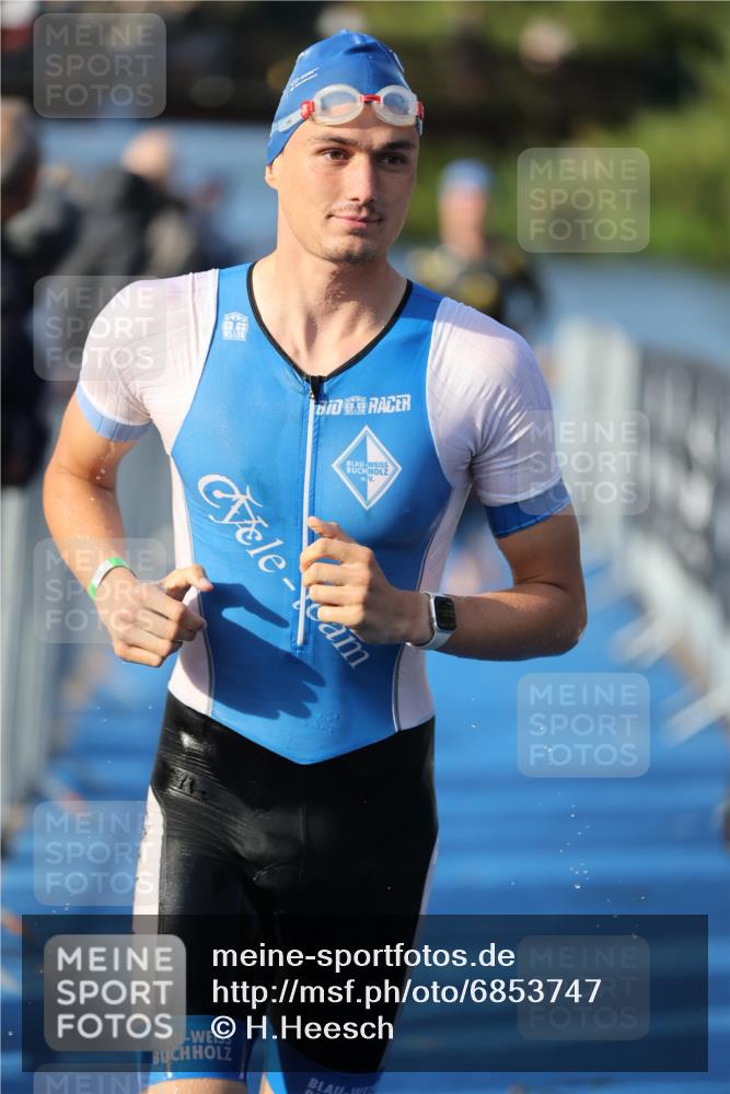 25.08.2024 - Elbe Triathlon Hamburg H.Heesch http://msf.ph/oto/6853747 25.08.2024 09:01:26 Schwimmen 175, 210, 215, 238, 270, 284, 293, 318 meine-sportfotos.de