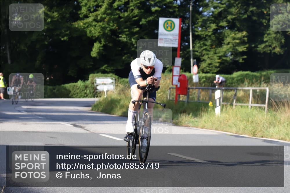 25.08.2024 - Elbe Triathlon Hamburg Fuchs,  Jonas http://msf.ph/oto/6853749 25.08.2024 09:17:35 Radfahren 256, 257 meine-sportfotos.de