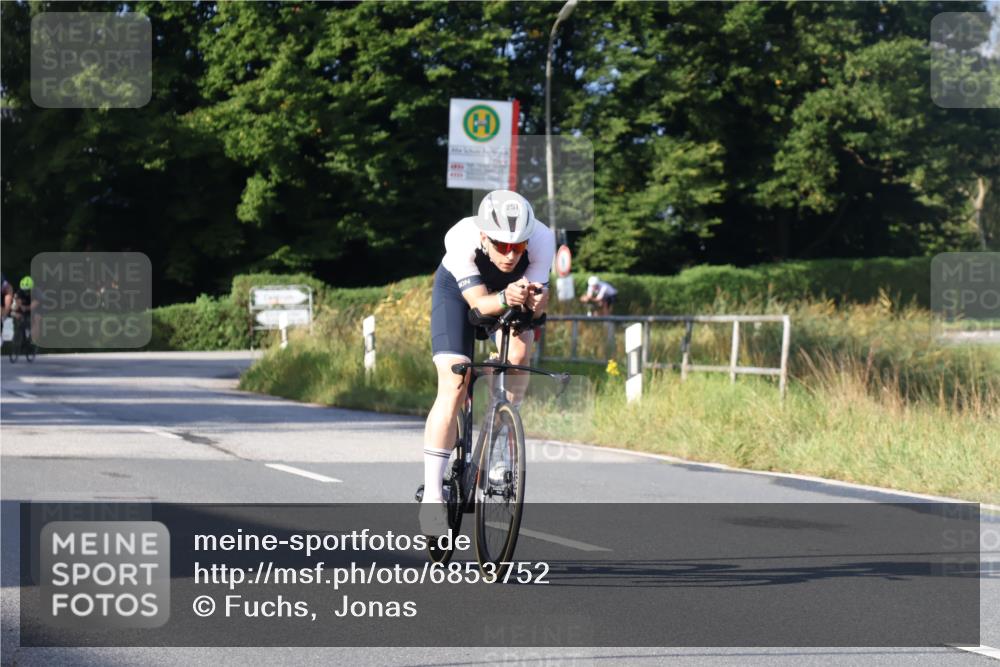 25.08.2024 - Elbe Triathlon Hamburg Fuchs,  Jonas http://msf.ph/oto/6853752 25.08.2024 09:17:35 Radfahren 256, 257 meine-sportfotos.de