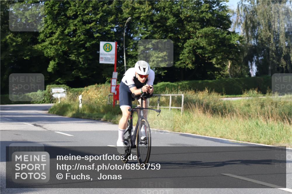 25.08.2024 - Elbe Triathlon Hamburg Fuchs,  Jonas http://msf.ph/oto/6853759 25.08.2024 09:17:35 Radfahren 256, 257 meine-sportfotos.de