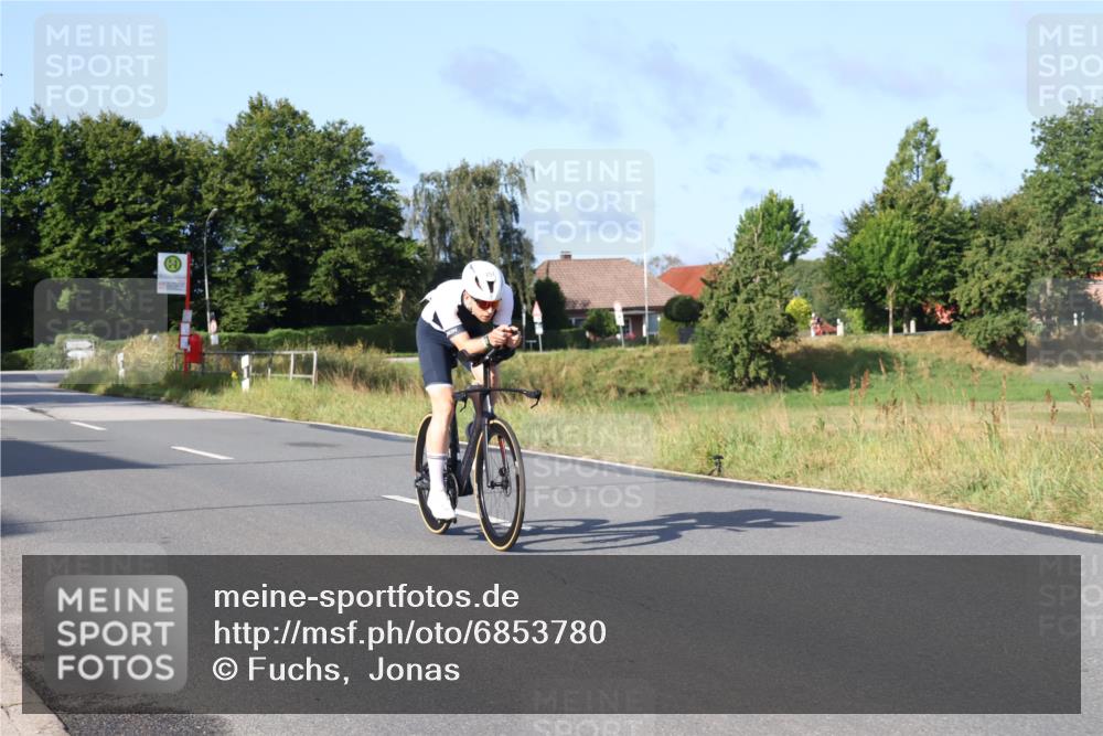 25.08.2024 - Elbe Triathlon Hamburg Fuchs,  Jonas http://msf.ph/oto/6853780 25.08.2024 09:17:36 Radfahren 256, 257, 1851 meine-sportfotos.de