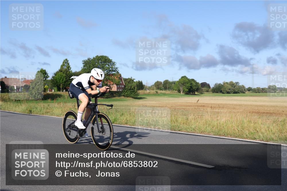 25.08.2024 - Elbe Triathlon Hamburg Fuchs,  Jonas http://msf.ph/oto/6853802 25.08.2024 09:17:36 Radfahren 256, 257, 1851 meine-sportfotos.de