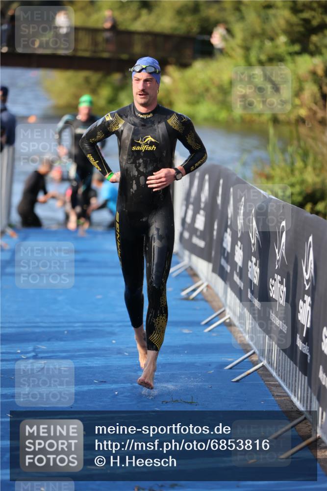 25.08.2024 - Elbe Triathlon Hamburg H.Heesch http://msf.ph/oto/6853816 25.08.2024 09:01:28 Schwimmen 135, 175, 210, 215, 238, 270, 284, 293, 318 meine-sportfotos.de