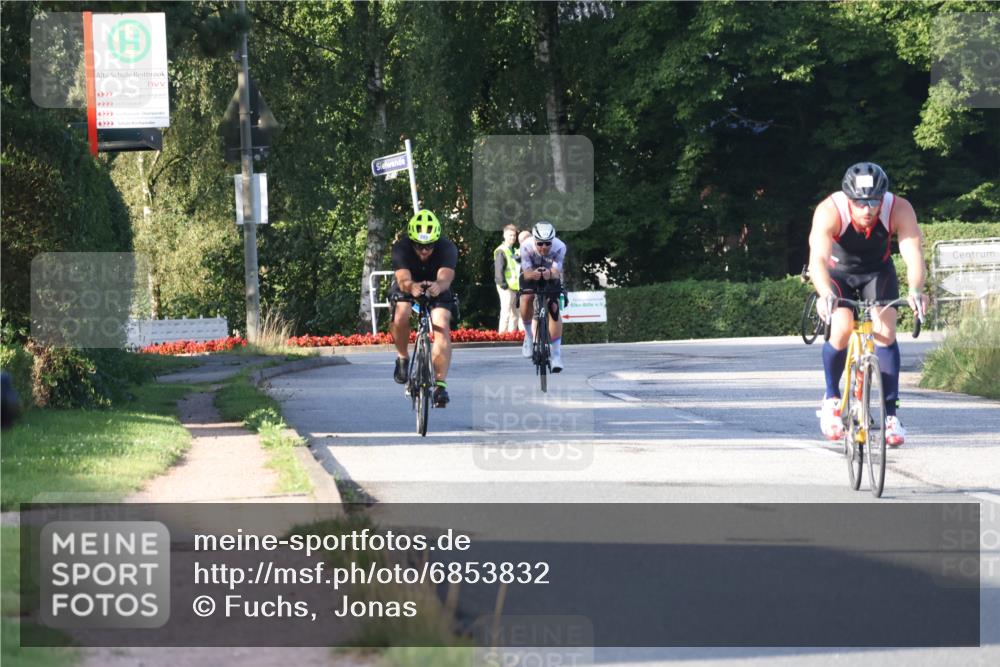 25.08.2024 - Elbe Triathlon Hamburg Fuchs,  Jonas http://msf.ph/oto/6853832 25.08.2024 09:17:40 Radfahren 257, 1851, 289, 323 meine-sportfotos.de