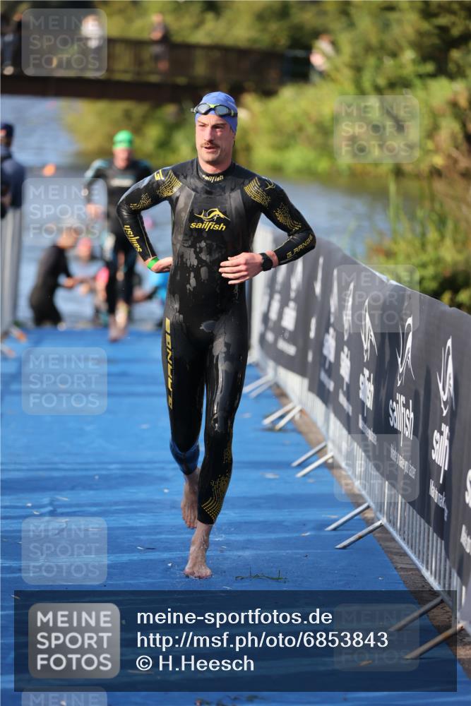 25.08.2024 - Elbe Triathlon Hamburg H.Heesch http://msf.ph/oto/6853843 25.08.2024 09:01:28 Schwimmen 135, 175, 210, 215, 238, 270, 284, 293, 318 meine-sportfotos.de