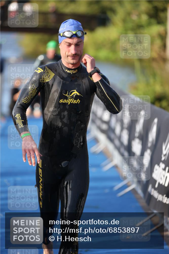 25.08.2024 - Elbe Triathlon Hamburg H.Heesch http://msf.ph/oto/6853897 25.08.2024 09:01:30 Schwimmen 135, 175, 210, 215, 238, 270, 284, 293, 318 meine-sportfotos.de